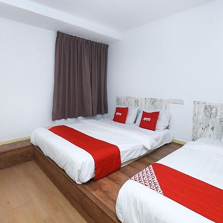 Oyo 90820 River Inn Miri Dış mekan fotoğraf