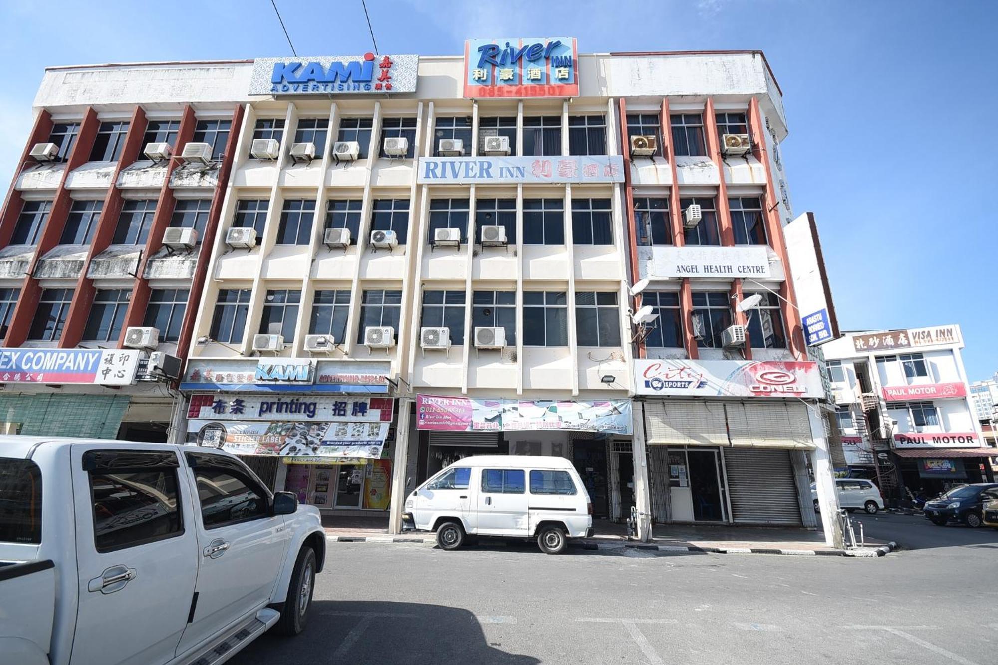 Oyo 90820 River Inn Miri Dış mekan fotoğraf